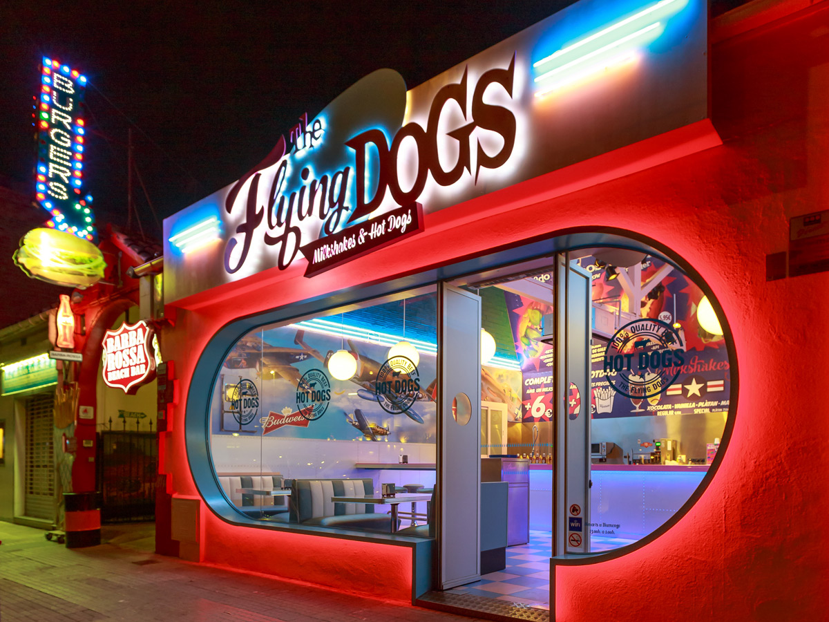 Rótulo restaurante The Flyng Dogs (luz led rojo)- Development Media Rótulo restaurante The Flyng Dogs (luz led rojo)- Development Media