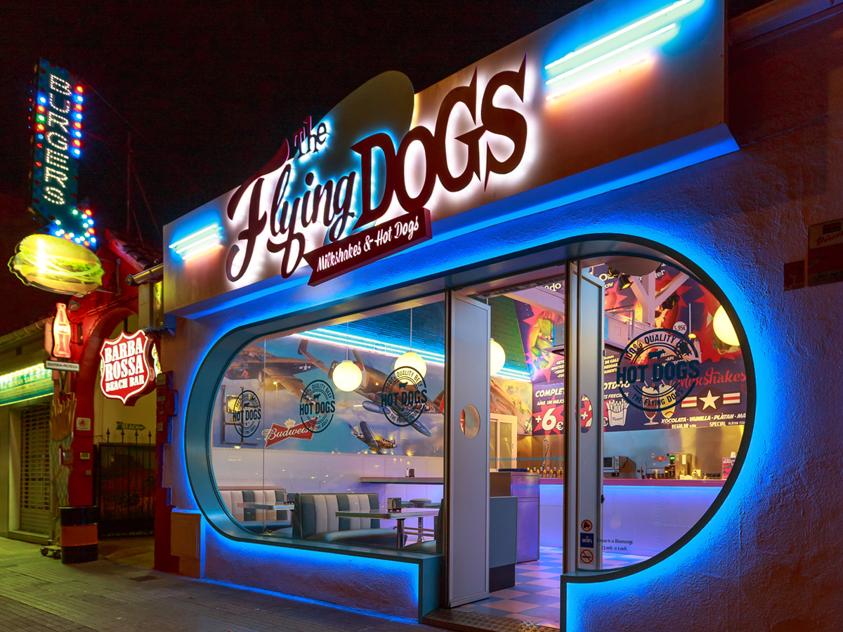 Rótulo restaurante The Flyng Dogs (luz led azul)- Development Media Rótulo restaurante The Flyng Dogs (luz led azul)- Development Media