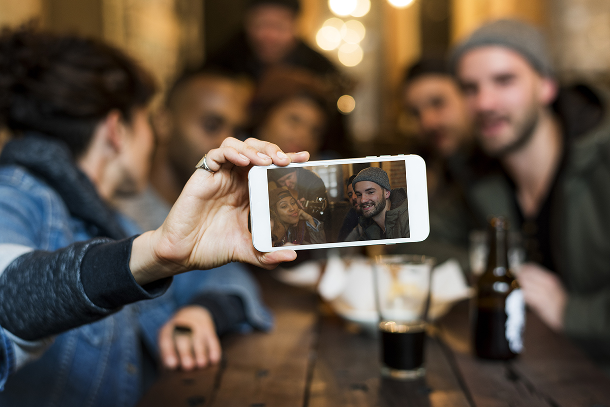 3 claves para crear la estrategia digital idónea para bares y restaurantes - selfie bar Development media