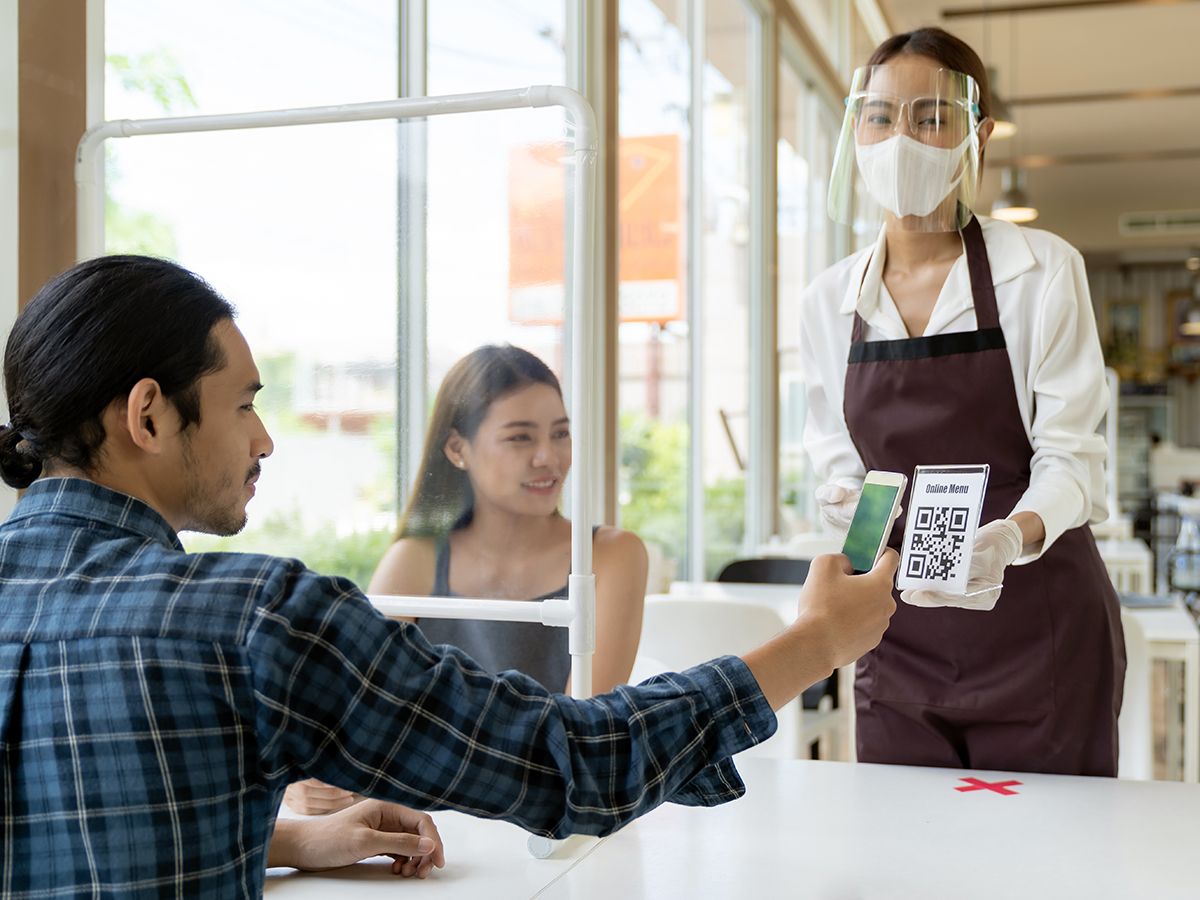 Cartas digitales para restaurantes-escaneando un código QR-Developmentmedia