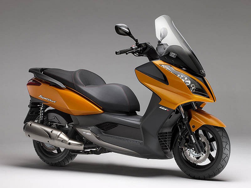 Proyecto creativo diseño gráfico promocional para Kymco - Moto - Developmentmedia Proyecto creativo diseño gráfico promocional para Kymco - Moto - Developmentmedia