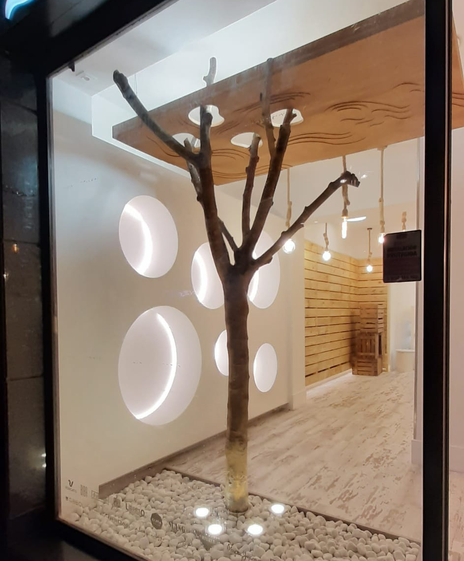 Proyecto creación Rótulo y decoración de la tienda para “Bel By May Bolsos y Accesorios” - diseño árbol - Development Media