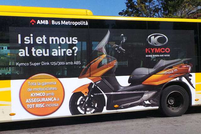 Proyecto creativo diseño gráfico promocional para Kymco - anuncio bus - Developmentmedia