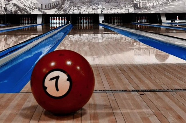 Diseño e instalación sistema cartelería digital Proyecto creación Screening para “Bowling Pedralbes” Diseño e instalación sistema cartelería digital Proyecto creación Screening para “Bowling Pedralbes”