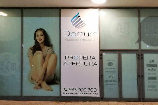 Rotulación oficina inmobiliaria en Viladecans - fachada oficina Domum