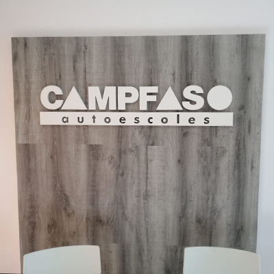 Proyecto decoración interiores-letras corpóreas para autoescoles Campfaso