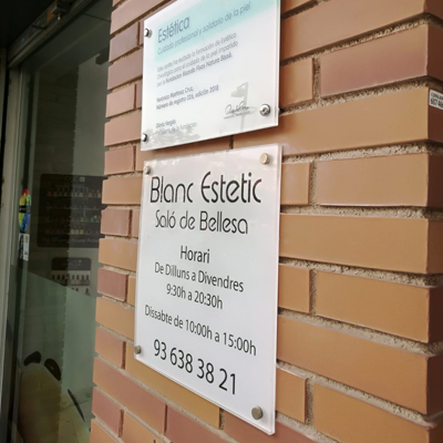 Proyecto rotulación-placa informativa para Blanc Estetic