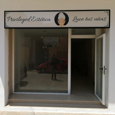 Proyecto rotulación-rótulo para Privileged Estética